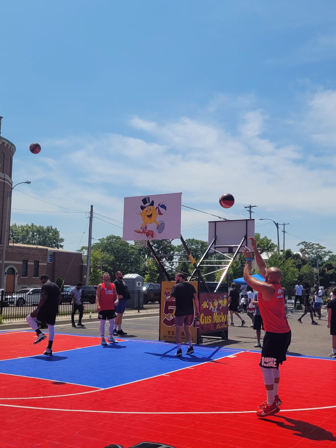 Gallery 2 - Play shoot a basketball